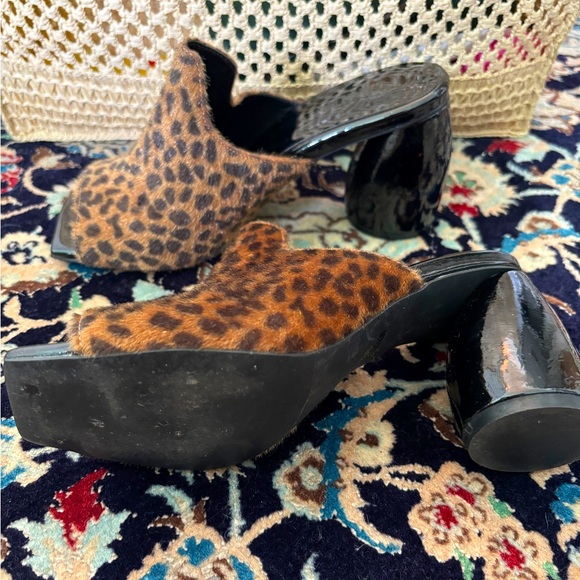 Leopard Wide Heel Sandals - Picture 5 of 6